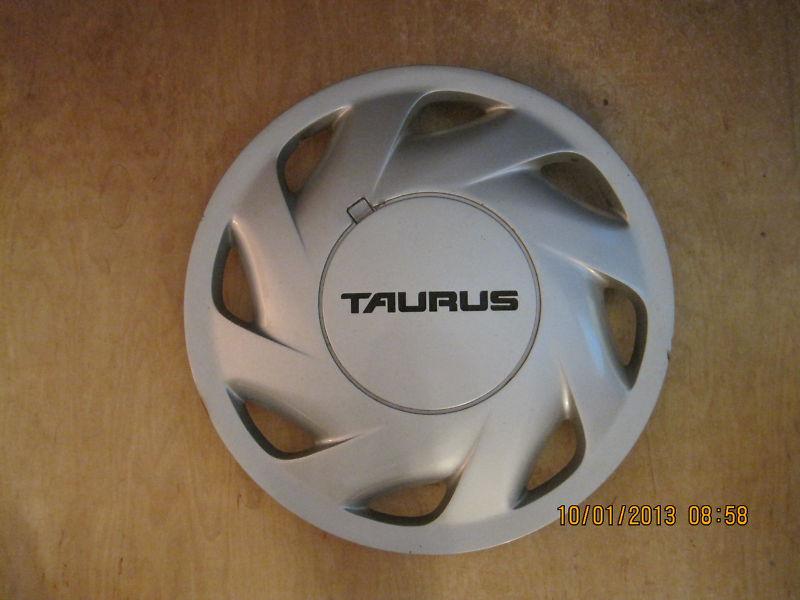 92-95 ford taurus wheel cover  (hubcap)