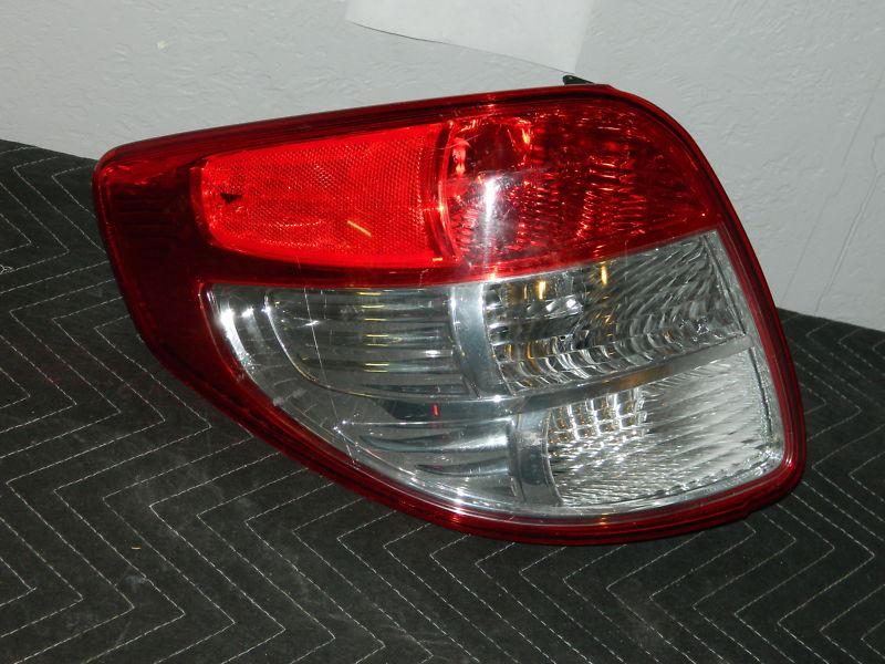 Oem 2007-2012 suzuki sx4 hatchback left / driver side tail light assembly