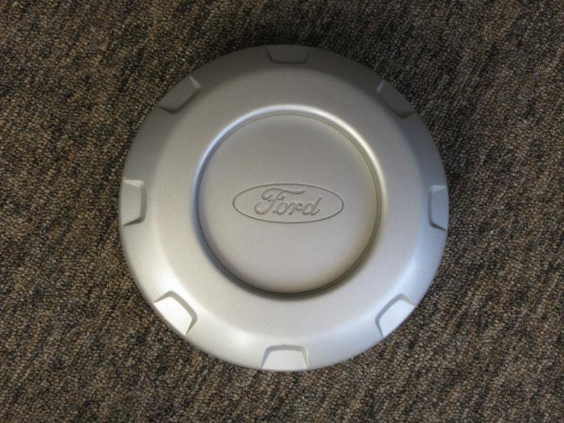 Factory ford center cap, fits on f 250 or f 350 trucks years 2000 - 2007
