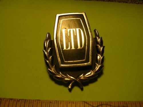 1973-1974  ford  ltd  emblem - nice used