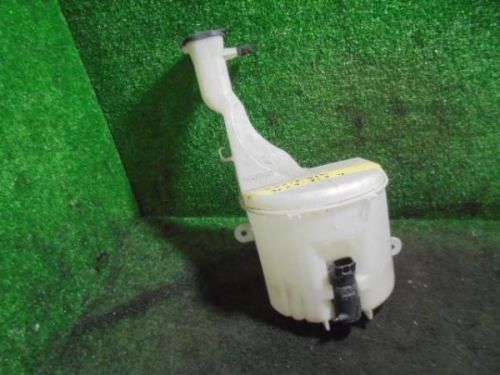 Toyota will vi 2000 washer tank [1867300]