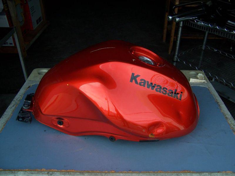 056 kawasaki ex650r ex 650r 09 10 11 gas tank fuel tank petro