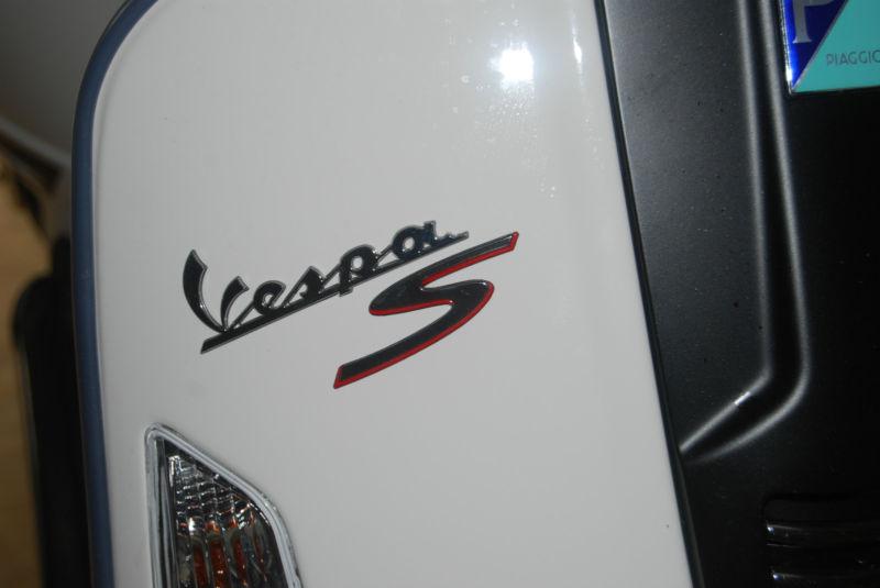 Vespa gts super emblem "s" badge new oem part for legshield original piaggio 