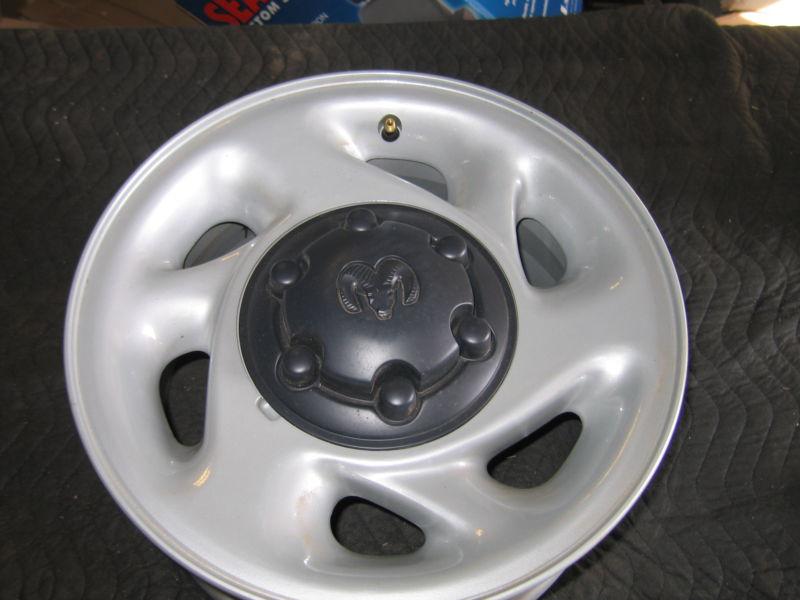 1994-01 dodge van 15" aluminum wheel.factory oem.take off when van was new. grey