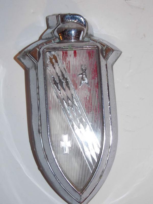 1930's vintage buick hood emblem/ornament in good original condition.