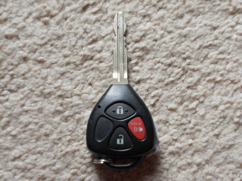 New,2013 toyota yaris keyless remote entry fob, cut key "g" etched, 3- button 