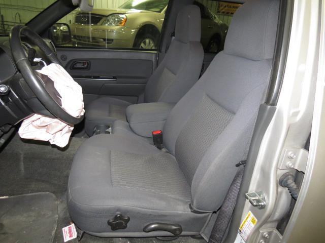 2006 gmc canyon front center lap seat belt only gray