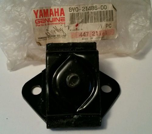 Oem yamaha bracket 8v0-21486-00, new in package free shipping!
