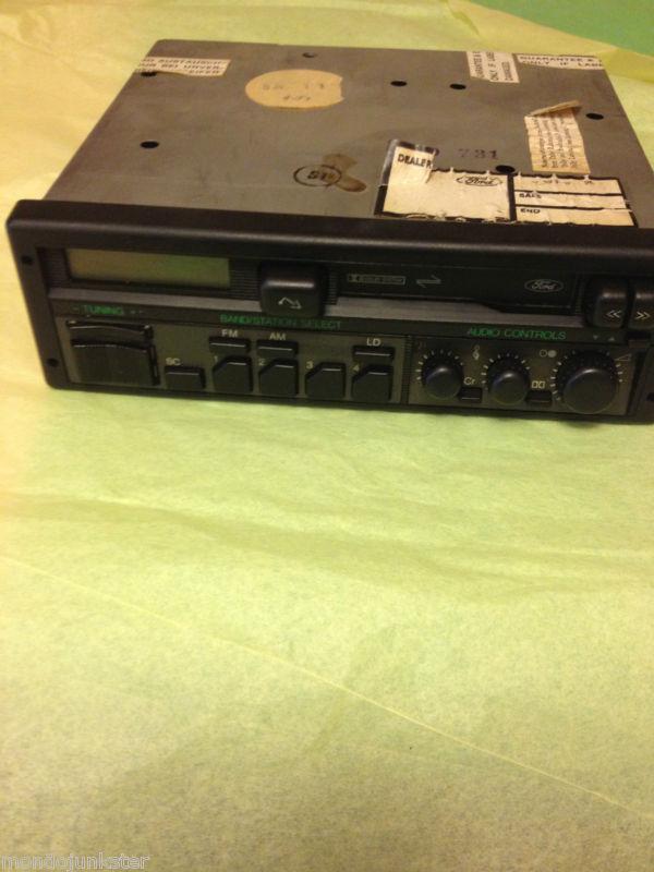 1995 + oem genuine ford am/fm radio cassette player in dash unit