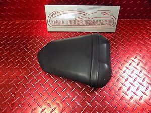 07 - 08 yamaha r1 yzf-r1 oem rear seat small tears see pictures r131