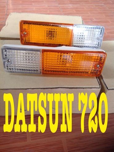 Datsun 720 pickup truck front turn signal lights lamps new.