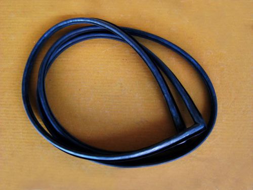 D/s 1300 520 521 truck ute pickup front windshield weatherstrip rubber seal