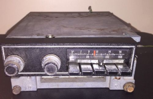 Chrysler am/fm push button radio made by motorola late 60s early 70s