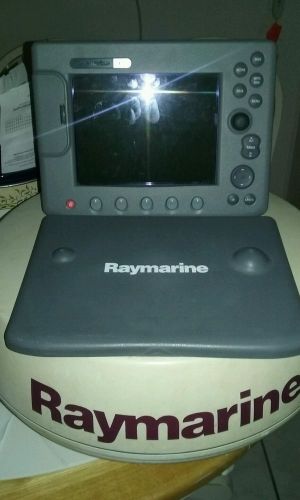 Raymarine c80 chartplotter fishfinder and 18 in raymarine radome.