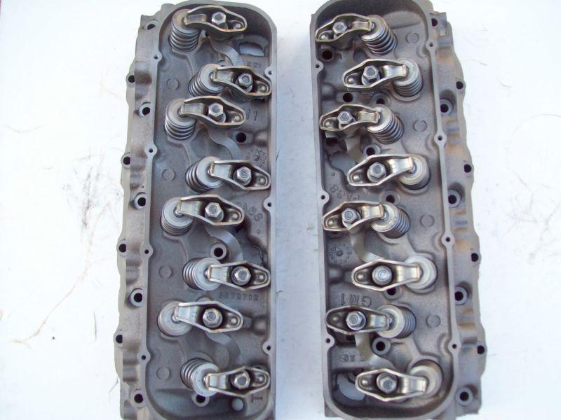 Bbc chevy big block 1966  cylinder heads oval port closed chamber 3872702