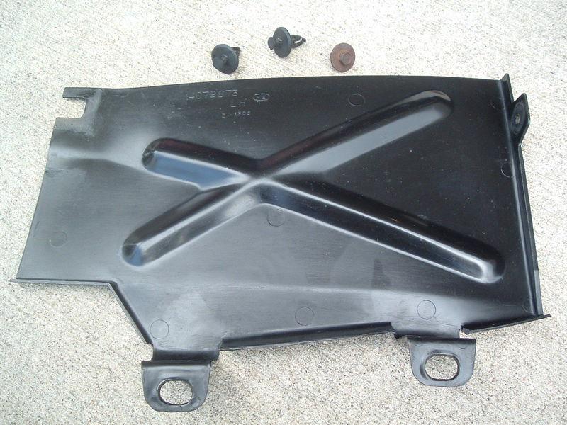 1992 camaro z28 tpi lh air baffle and clips 14079873