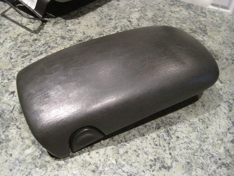 Oem gm monte carlo ss 2001 black center console arm rest lid cover