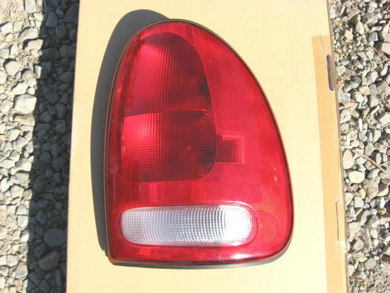 98-03 durango  96-00 caravan voyager  town & country rh tail lamp light assembly