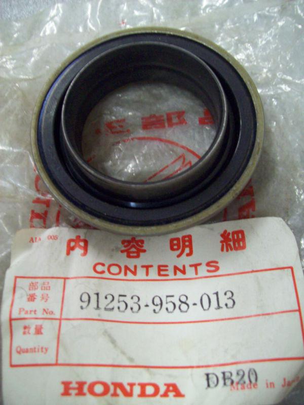 Genuine honda dust seal atc110 atc185 atc200 91253-958-013 new nos