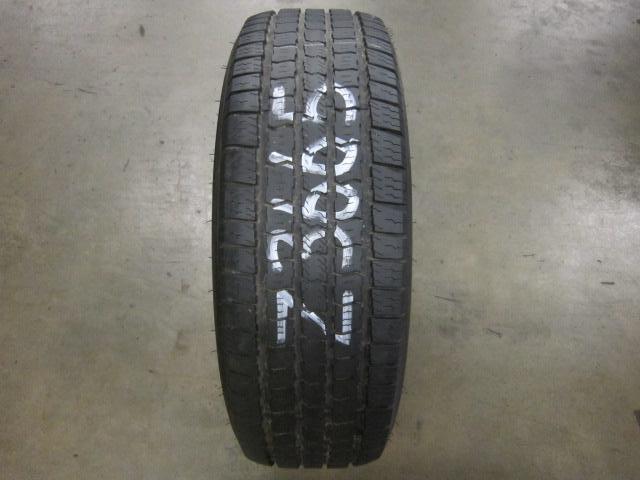 One geo-trac radial xlt 265/70/17 tire (z3665) 7-8/32