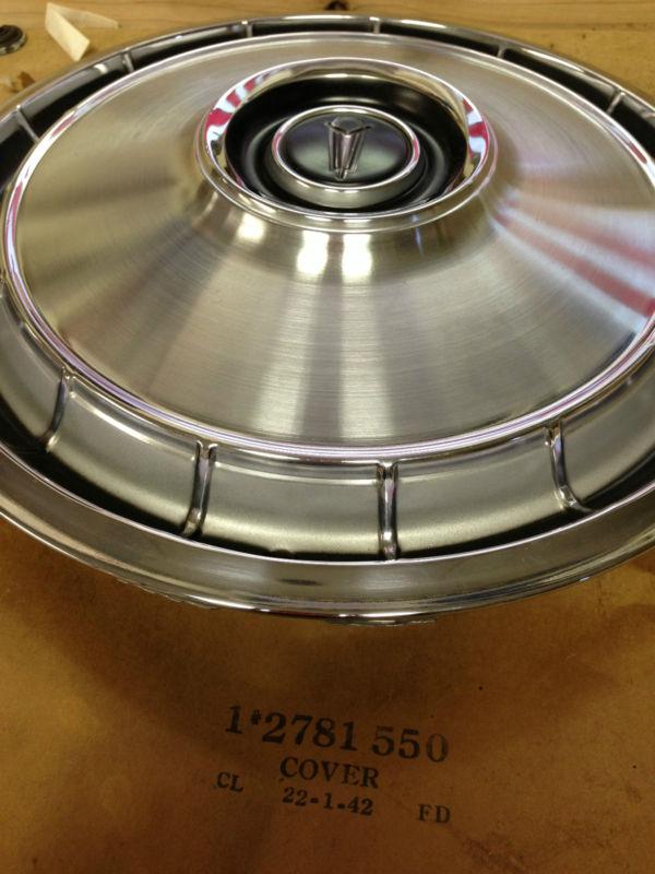 1966-67 nos plymouth valiant barracuda 13" hubcap wheel cover pt#2781550 mopar