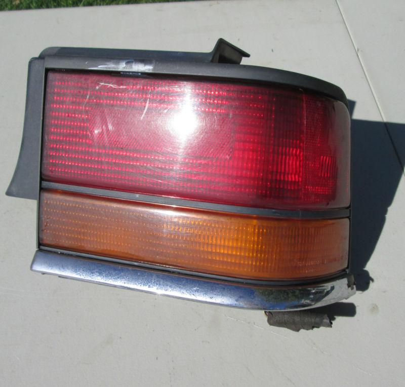 Dodge spirit 1989-92 right tail light assembly