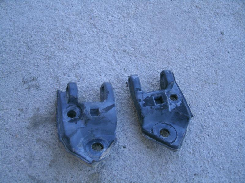 1992 ford mustang gt 5.0l convertible r/h & l/h trunk lid brackets