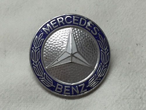 Mercedes benz w123 grille badge