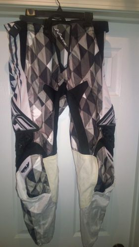 Fly racing kinetic mx motocross offroad pant men&#039;s size 32 - black/white