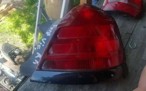 2000-2008 ford crown victoria passenger side tail light