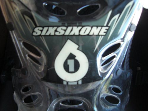 Sixsixone 661 chest protector adult (clear/ black/ silver)