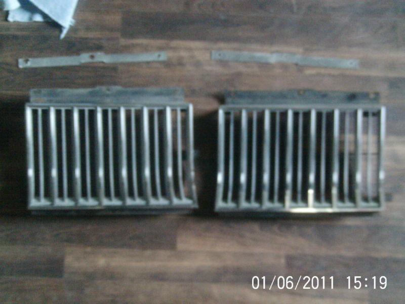 81-86 oldsmobile cutlass supreme trim panel vertical grill grille pair set