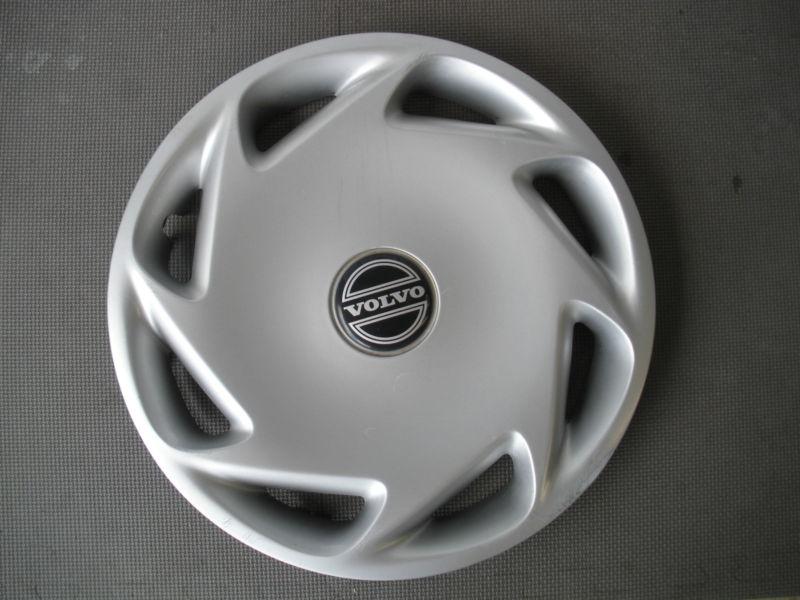 1993-2000 volvo 850 series hub cap #6819707 (1) silver painted plastic 15" wheel