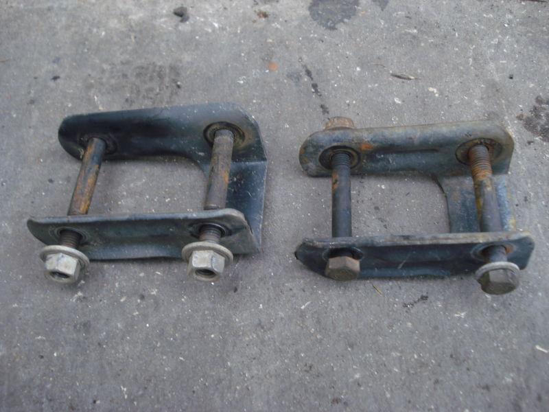 Sell 2 LEAF SPRING SHACKLE HANGER MOUNT CHEVY S10 TRUCK SONOMA BLAZER
