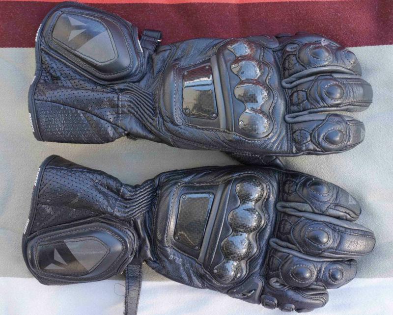 Dainese steel core carbon gloves in xxl, excellent condition...!!