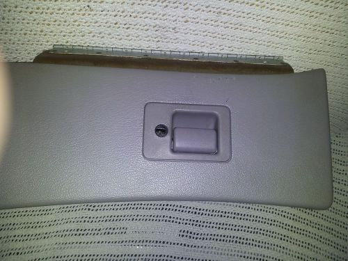99 00 01 02 03 04 mustang coupe glove box includes latch and light