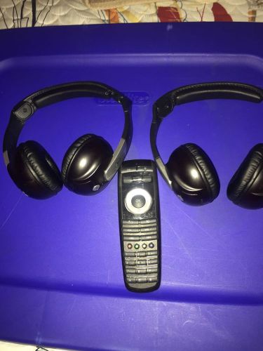 Mercedes benz gl ml dvd entertainment remote and headphones set used