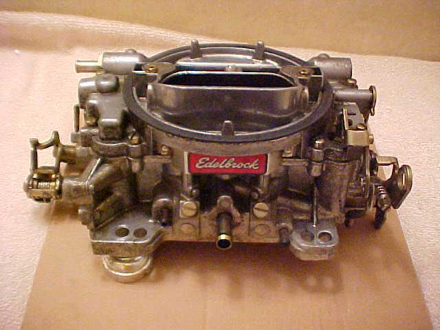 Edelbrock 1407 750 cfm carb used very little with new studs & nuts  (lw)