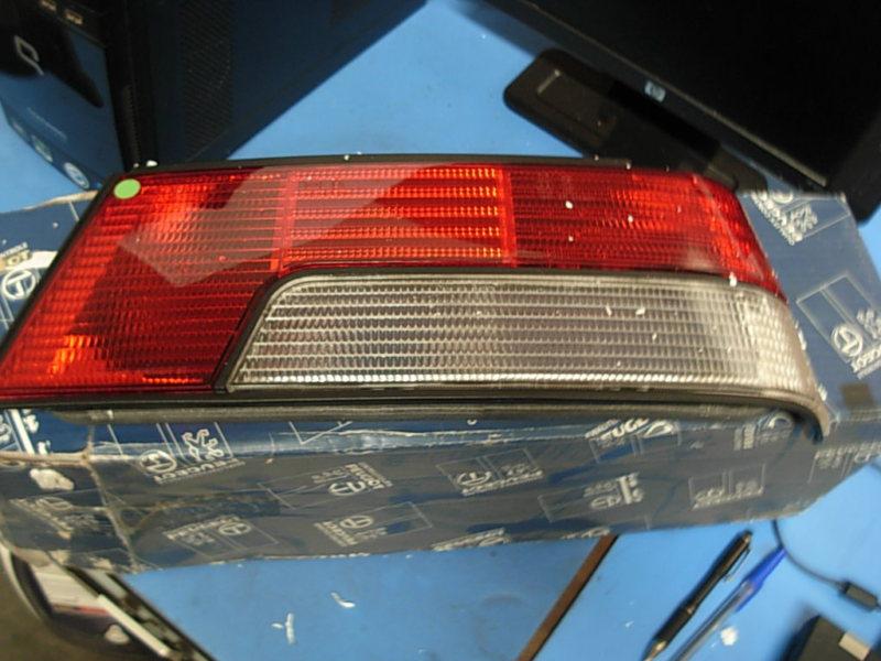 Peugeot 405 right tail light lens