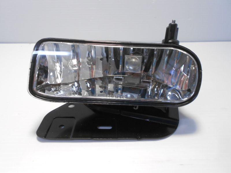 Depo 332-2007r-as cadillac escalade passenger side replacement fog light