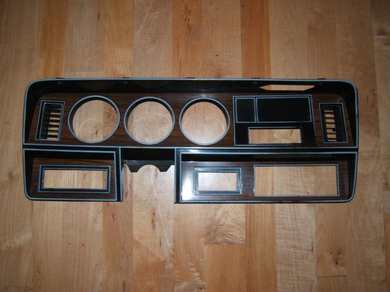 Dodge d150 wood grain instrument panel bezell (fits 1981-1993) excellent!