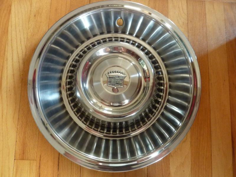 1963 - 1964 cadillac wheel cover / hubcap,   group #5.858 part #3512966 