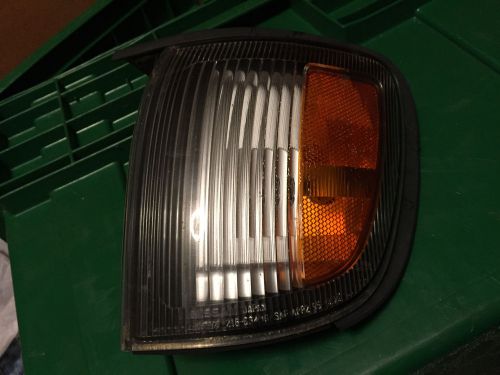 97 98 99 infiniti qx4 left side marker light / corner lamp / turn signal , oem