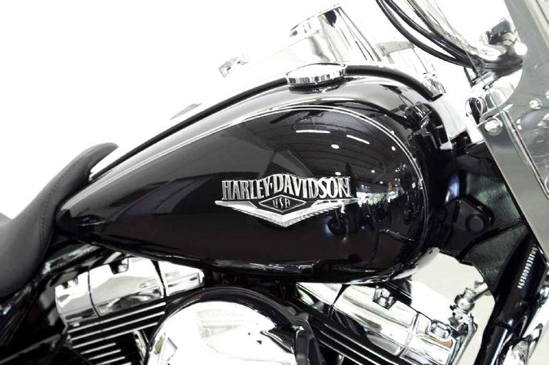 Harley davidson 2014 road king gas tank emblem medallion