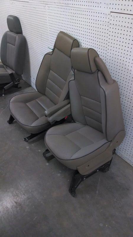  land rover discovery front seat set