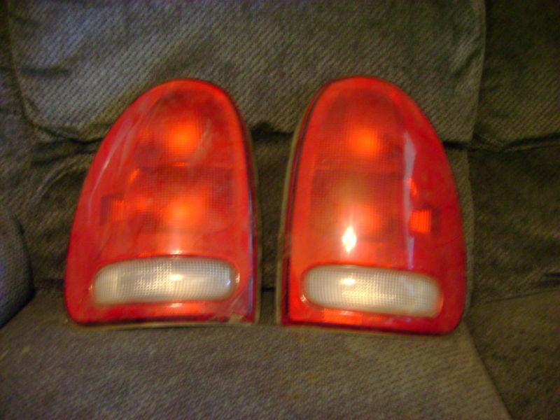 Plymouth : voyager tail light lens