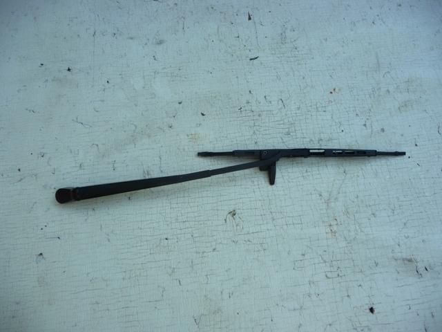 01-04 toyota sequoia rear wiper arm with wiper  blade oem 