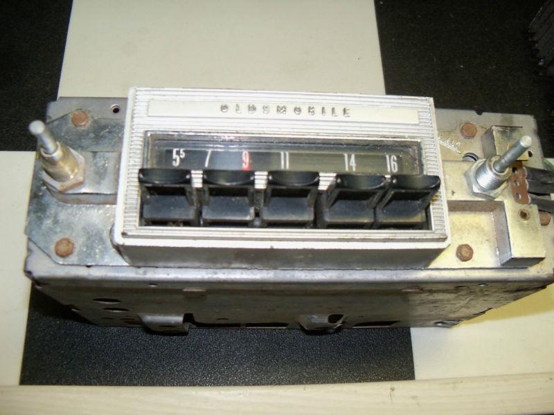 1965 olds cutlass am radio gm delco 