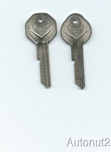 Cadillac keys nos 1968 uncut original v-logo 2 key set
