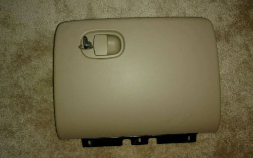 2004 chevy trailblazer glove box door w/key